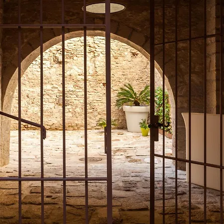 As Palau Dels Alemanys Boutique Monument Hotel apartamentowy Girona