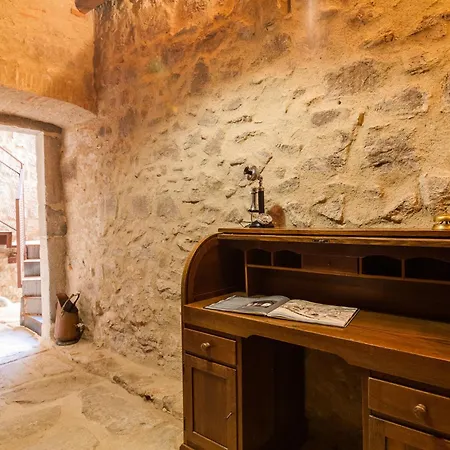 As Palau Dels Alemanys Boutique Monument Hotel apartamentowy Girona